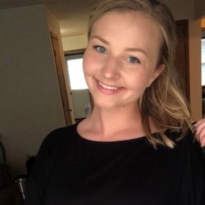 Meet your Posher, Caitlin